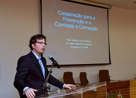 Conselheiro F&aacute;bio George ministra palestra em evento de combate &agrave; corrup&ccedil;&atilde;o