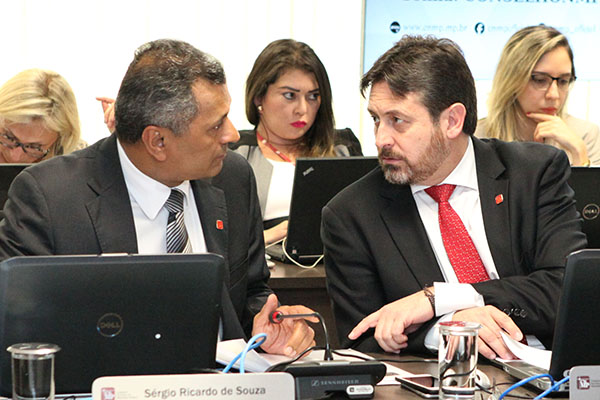 Conselheiro F&aacute;bio Stica (dir.)