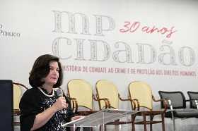 Raquel Dodge dialogo