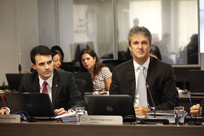 Conselheiro Walter Agra (dir.)
