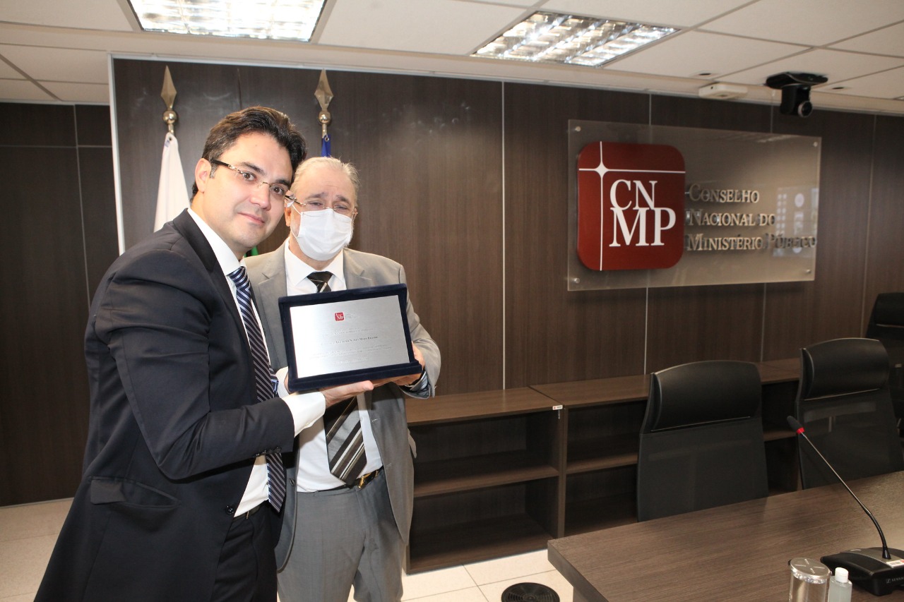 Conselheiro Luciano Nunes Maia Freire participa de sua última sessão do Plenário do CNMP  