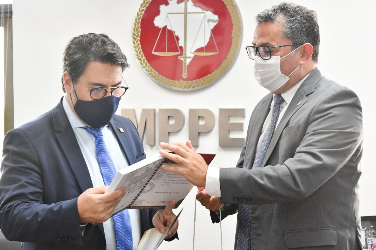 Conselheiro Daniel Carnio conhece projetos do Ministério Público de Pernambuco   