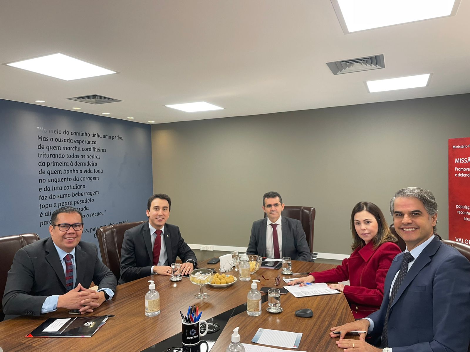 Conselheiro e membro auxiliar do CNMP conhecem centro de autocomposição de conflitos do MP/MG    