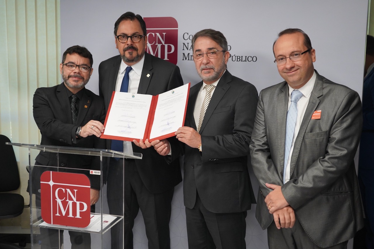 Assinatura de parceria pelo pacto vacinal