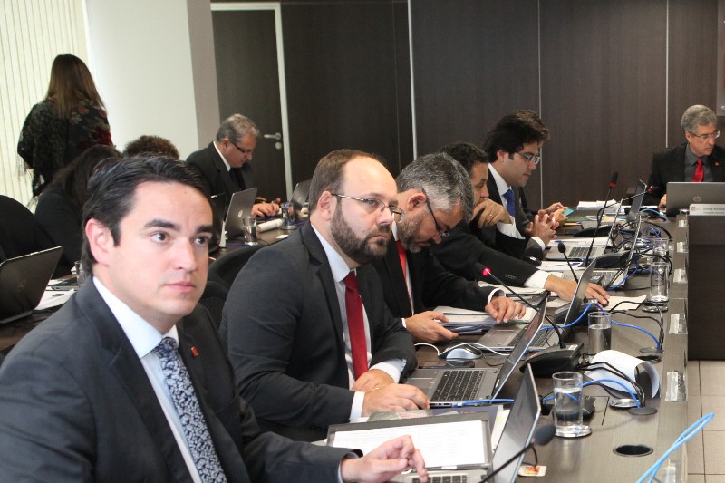 Conselheiro Leonardo Accioly (centro)