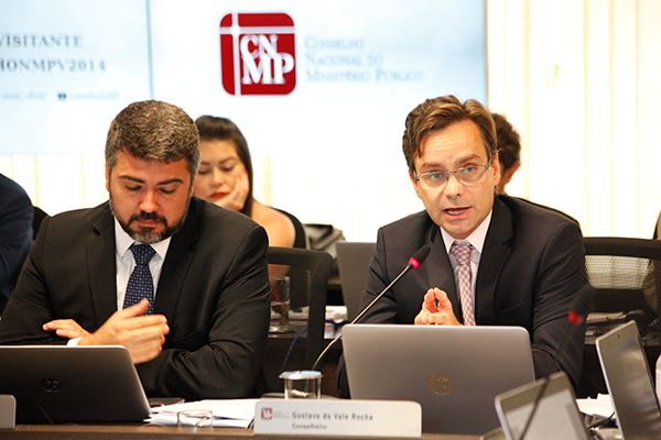 Conselheiro Gustavo Rocha (dir.)