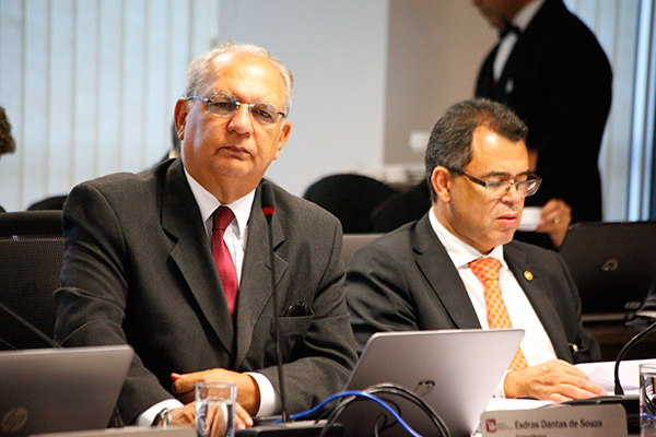 Conselheiro Esdras Damtas