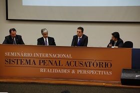 Especialistas debatem medidas alternativas para solu&ccedil;&otilde;es de conflitos em semin&aacute;rio internacional 