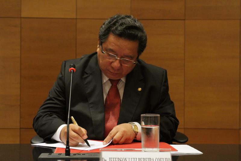 assinatura_juiz_na_comarca_800x533